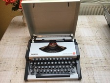 Vintage Reiseschreibmaschine Olympia Traveller de Luxe mit Koffer - unbenutzt