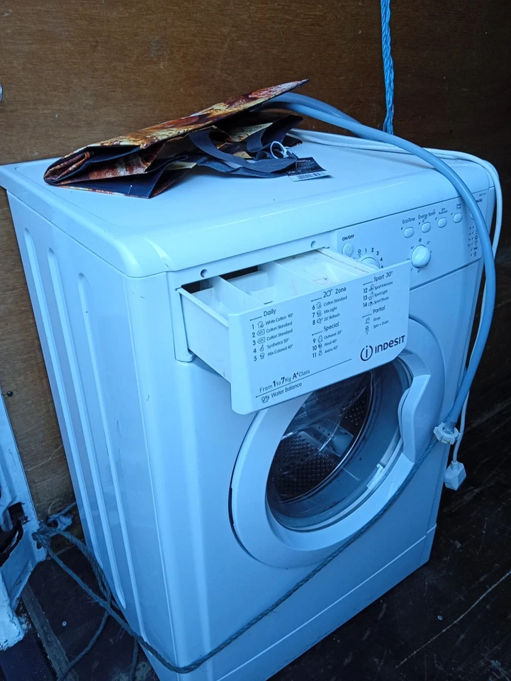 Indesi  Eco 7kg Washing Machine - Image 2 of 3