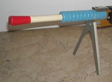 GRAZIOSO GIOCATTOLO D'EPOCA_LEGNO COLORATO_CAVALLETTO E MIRINO_SPORT_MILITARIA