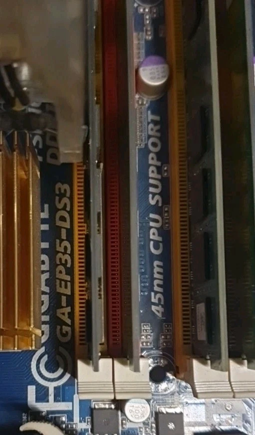 Gigabyte GA-EP35-DS3, Intel Xeon E5430 Quad Core 4 x 2,66GHz - 4GB RAM - Bundle - Bild 4 von 4