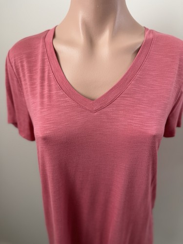 Women's Gap Sunshine Coral V-Neck Short Sleeve Luxe T-Shirt - Picture 4 of 4