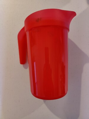 NEW Tupperware Classic Juice Pitcher 2 QT/.5 Gal w/Infuser Red FREE US SHIPPING