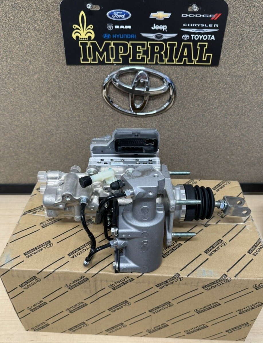 2010-2011 TOYOTA PRIUS OEM BRAKE BOOSTER & MASTER CYLINDER