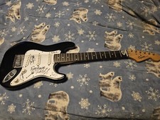 Firehouse signierte 2006 Fender Squier Mini schwarze E-Gitarre