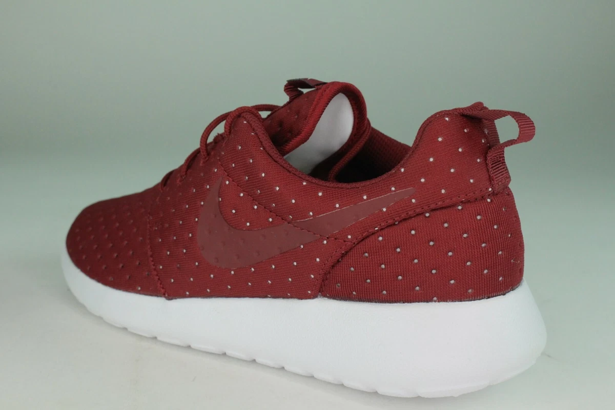 Nike stylish deals