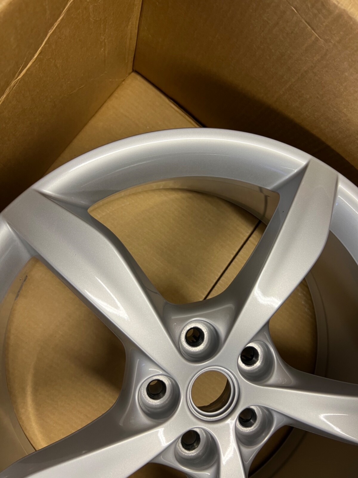 ferrari oem new takeoff portofino front wheel 336550 