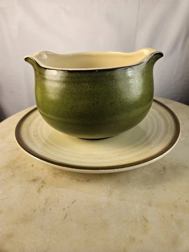 Metlox Poppytrail CALIFORNIA STRAWBERRY* GRAVY BOAT W/ATTACHED LINER PLATE*