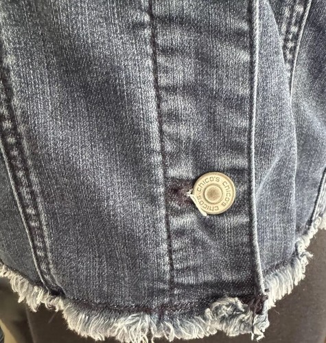 NEU Chico's Jeansjacke Gr. Small 4/6 Stretch ausgefranster Saum Truckerfrei S/H Of - Bild 3 von 8