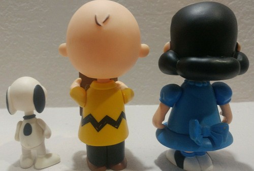 Charlie Brown Lucy Snoopy Peanuts 2004 UFS Vinyl Figures Very Rare - Picture 3 of 7