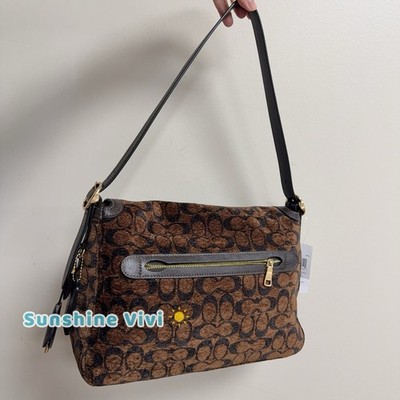 イッチー IT'Z MINE | Summer 2023 | IT'Z MINE Collection - CHARLES & KEITH