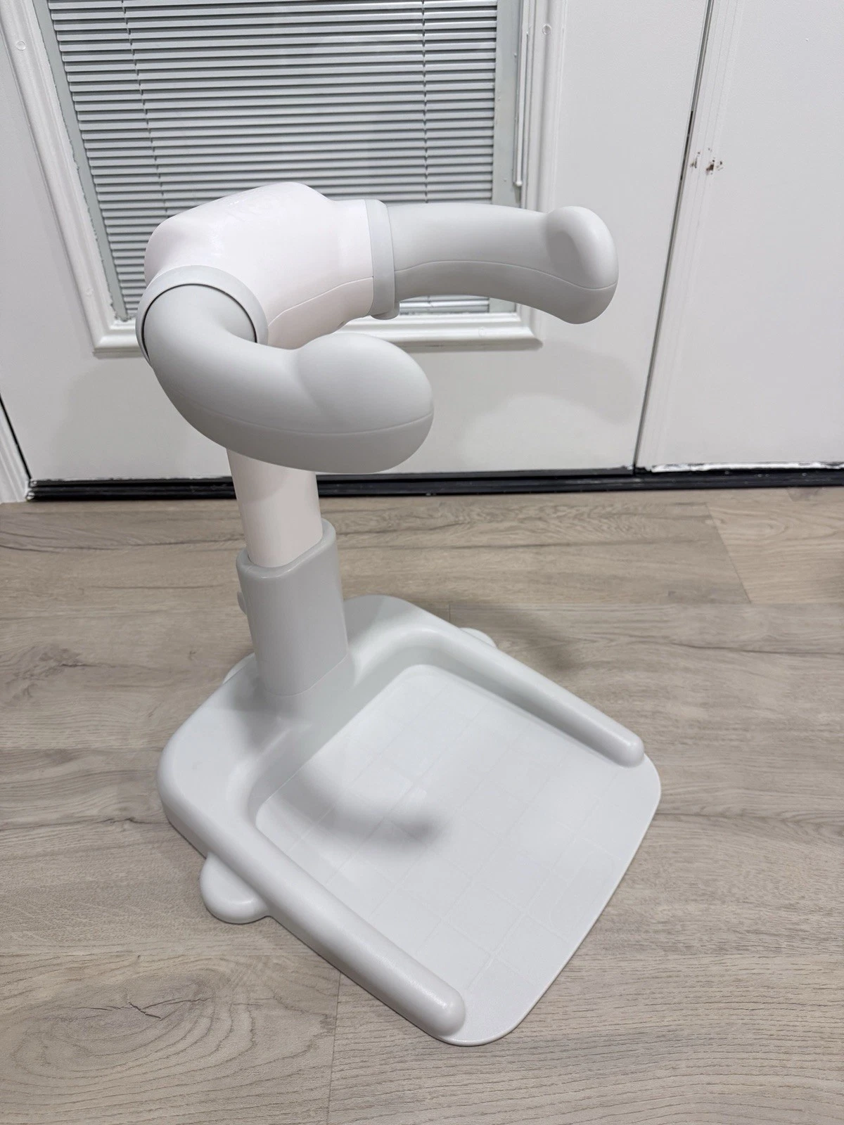 Baby bath support stand with anti slip base (Made in Korea)