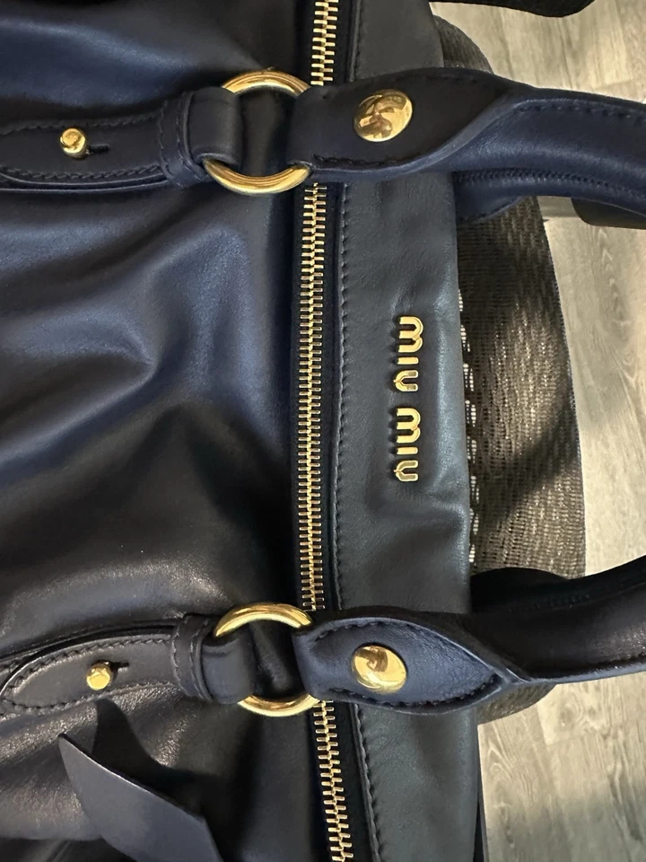 正品 Miu Miu 大号皮革蝴蝶结包 — 第 3/4 张图片