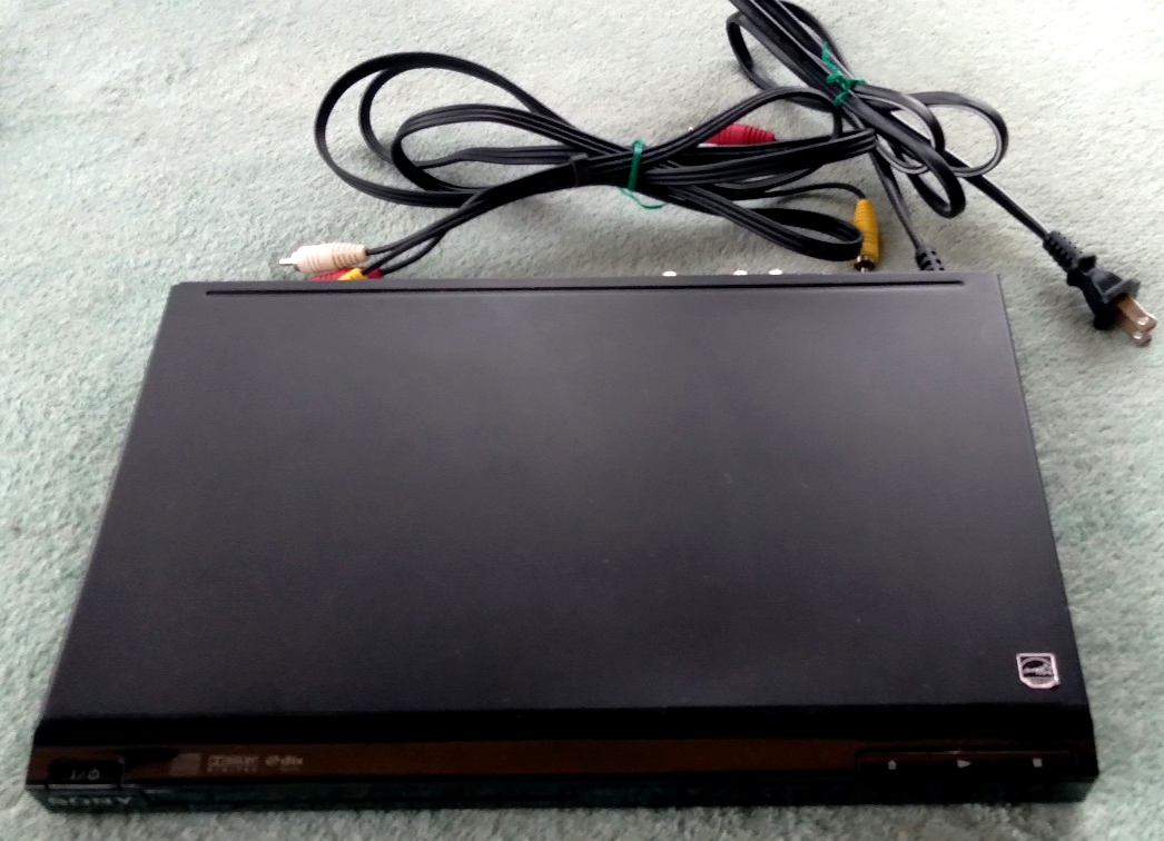 SONY DVD/CD PLAYER MODEL DVP-SR101P WITH RCA CABLE NO REMOTE