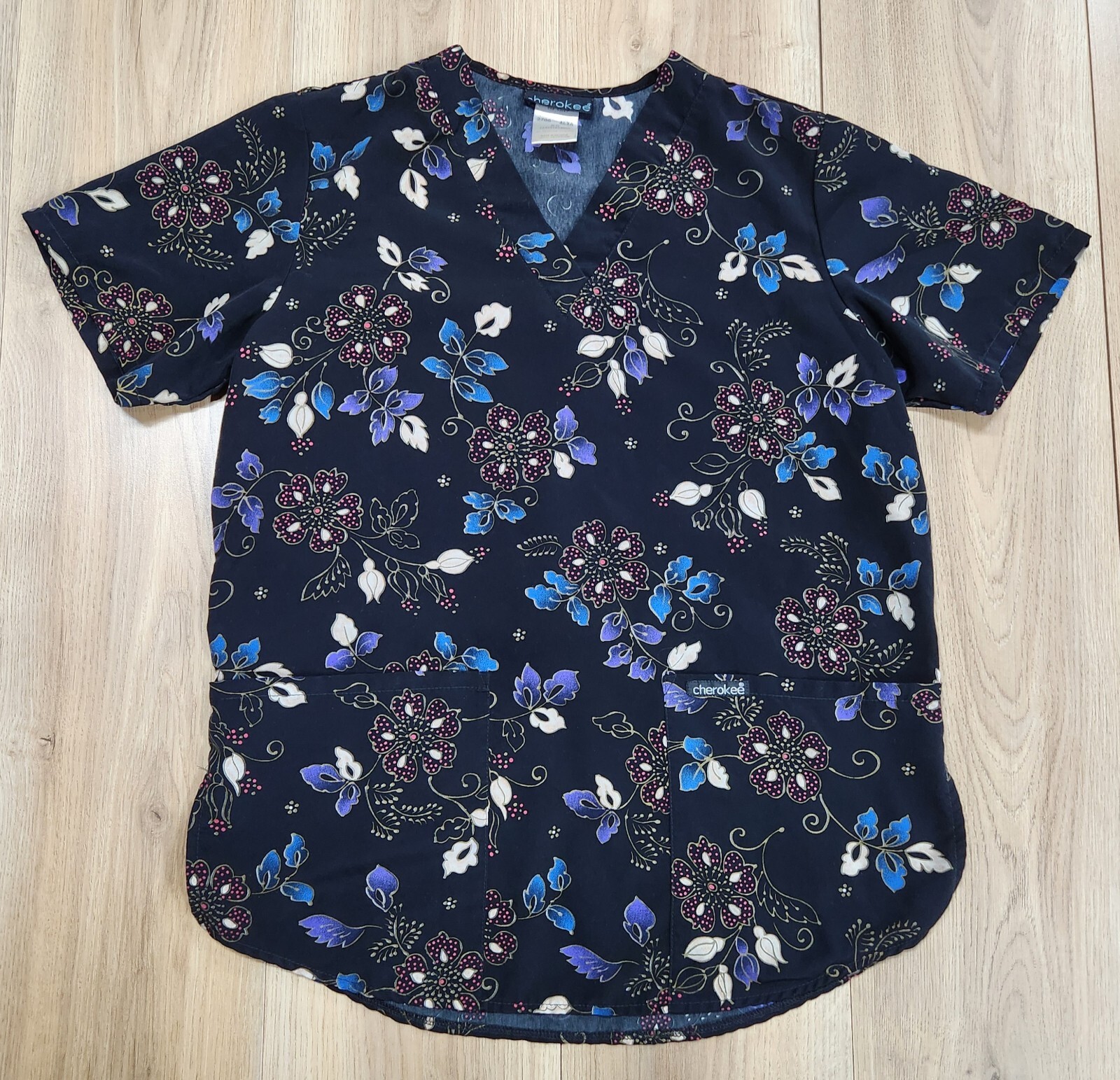 Cherokee Scrub Top Womens Sz XS, V-Neck, Stretch, Pockets, Black Floral