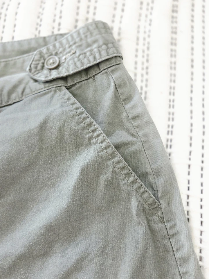 Pantalones cortos de carga clásicos de St. John's Bay - Talla de mujer 12 Foto 2 de 4