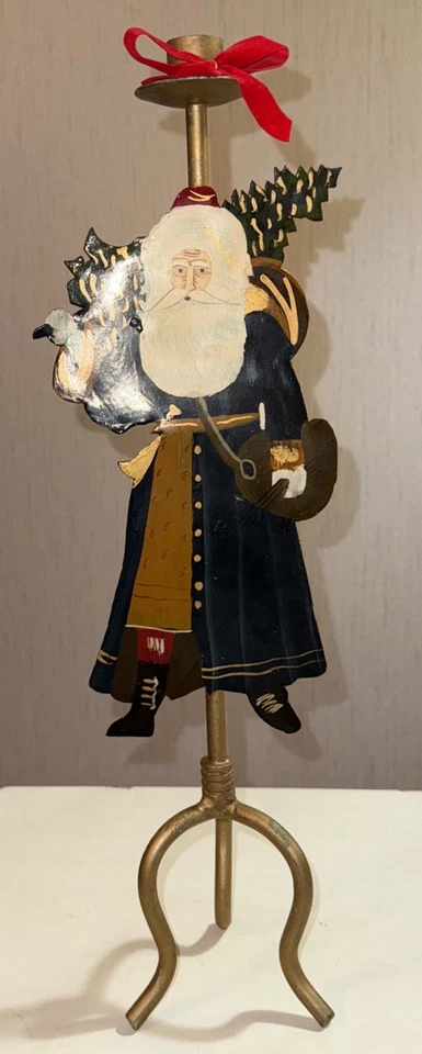 Par de candelabros de Navidad de metal de arte popular vintage Papá Noel y árbol pintados a mano Foto 3 de 4