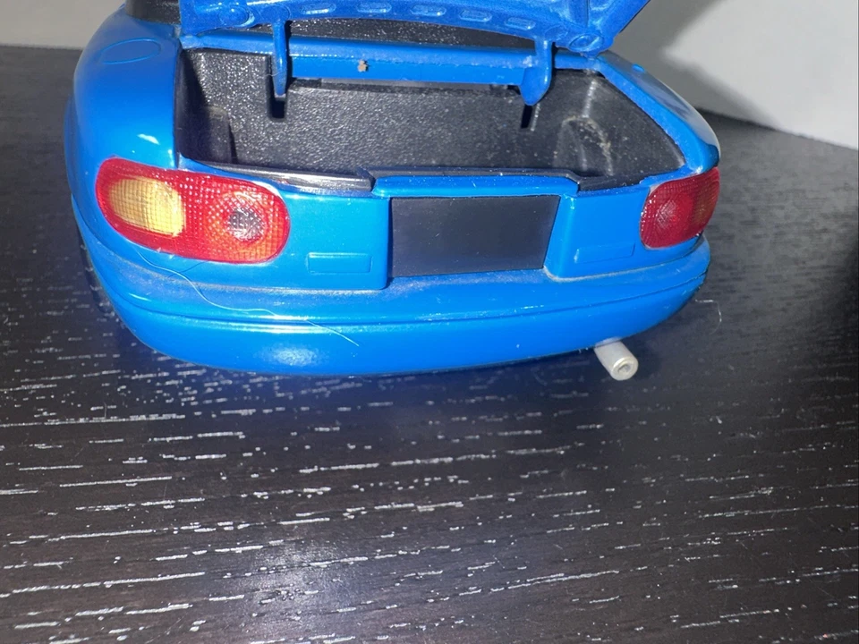 1/18 MAZDA MX-5 EUNOS MIATA, EN AZUL DE KYOSHO, SIN CAJA Foto 4 de 4