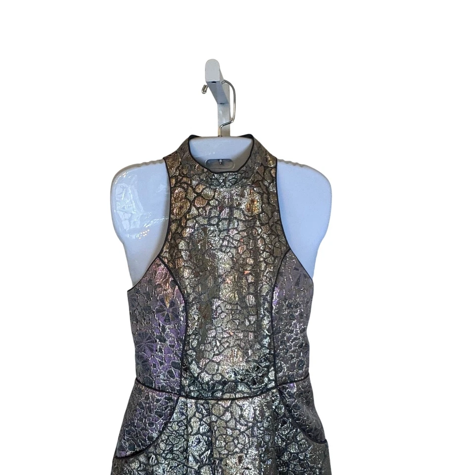 COOPERTIVE 花卉金属色虹彩吊带修身喇叭迷你连衣裙,尺寸 2 — 第 3/4 张图片