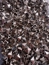 500 PCS Square Spikes 10mm Metal Pyramid Studs for Crafts Clothing Decor Set New