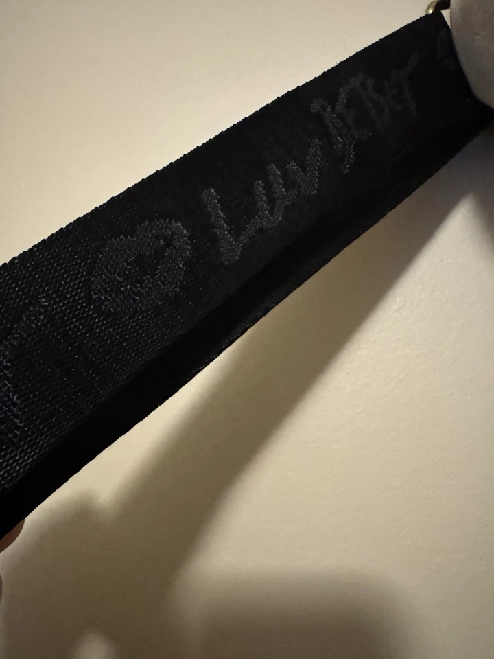 Mini Mochila Acolchada Rosa Negro Arcos/Dije de Arco Luv Betsey By Betsey Johnson Foto 4 de 4