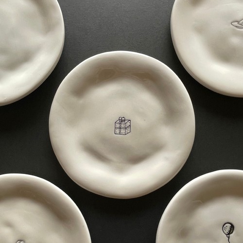 RAE DUNN Artisan Collection B&W Appetizer Dessert Plate Set of 5 Rare Magenta - Picture 7 of 12