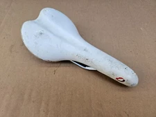 Oval Concepts (Fuji) 300 Road Bike Saddle White Red