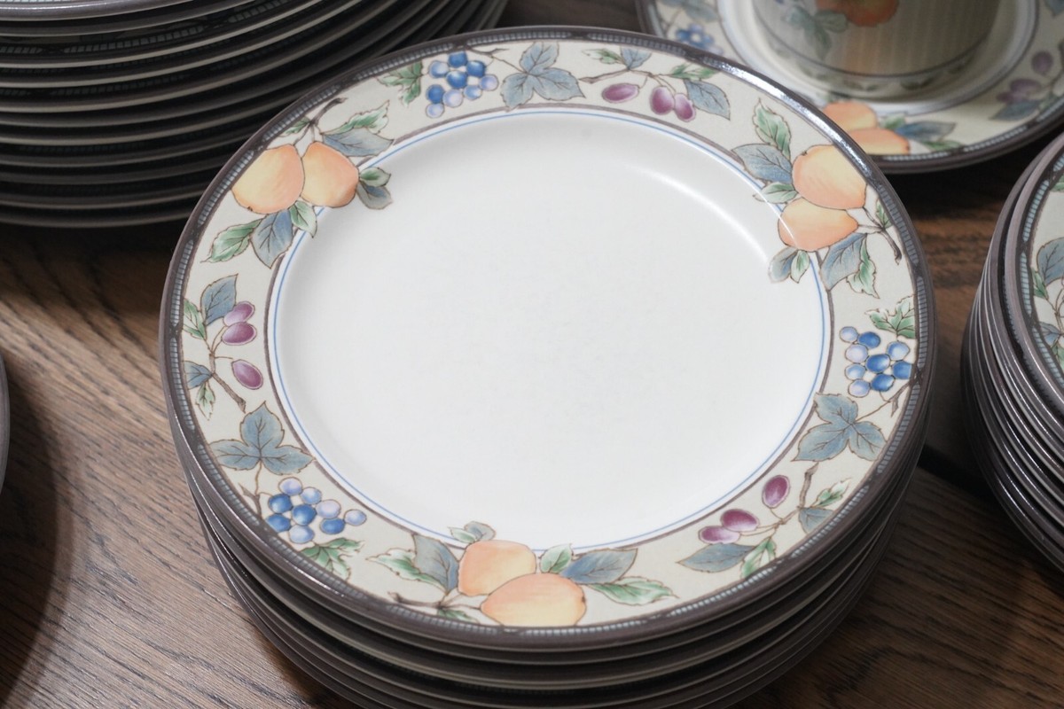 Mikasa Intaglio Garden Harvest Dinnerware Plates Bowls Mugs