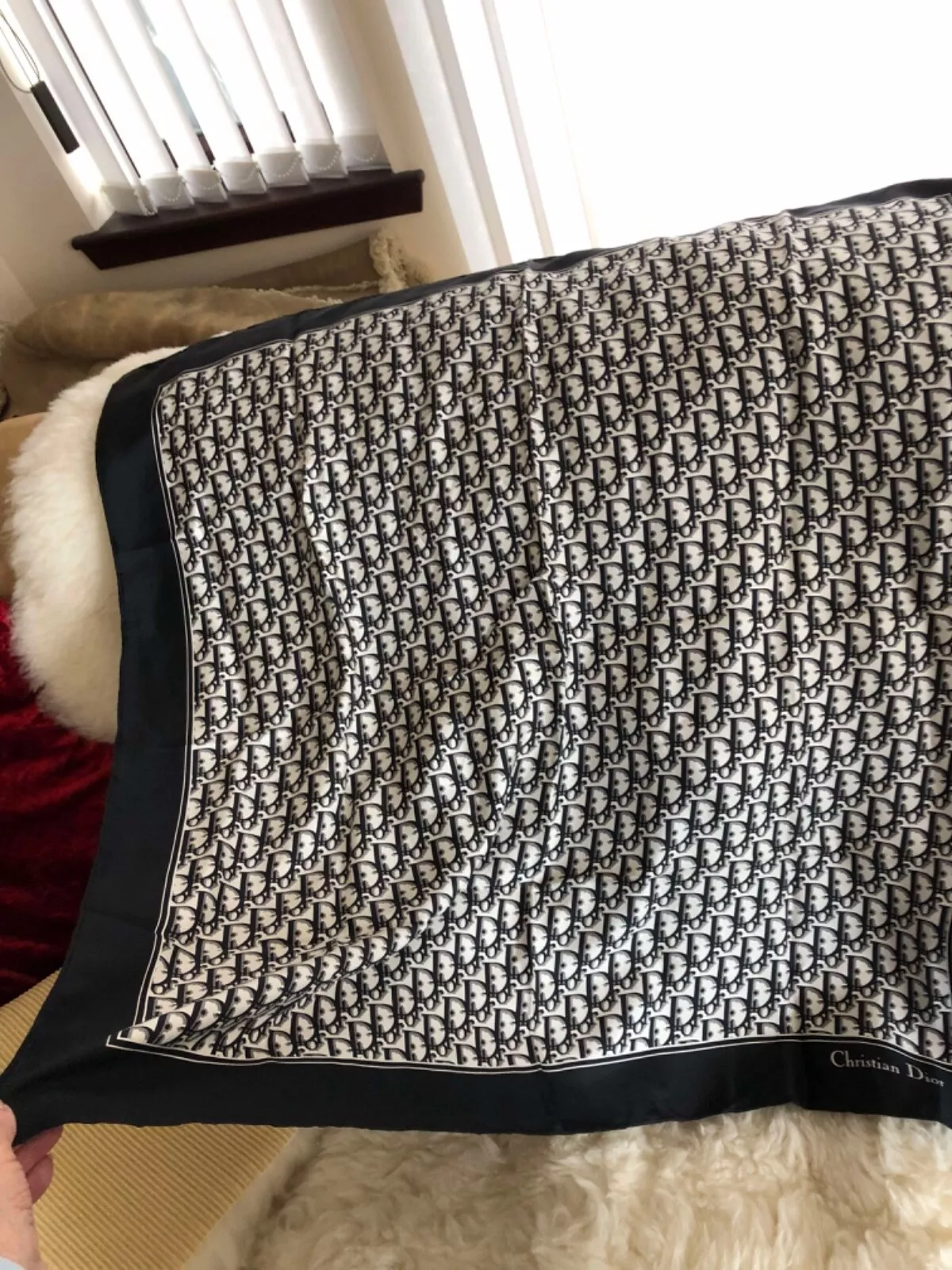 Carré Christian Dior pure soie 90 cm x 90 cm