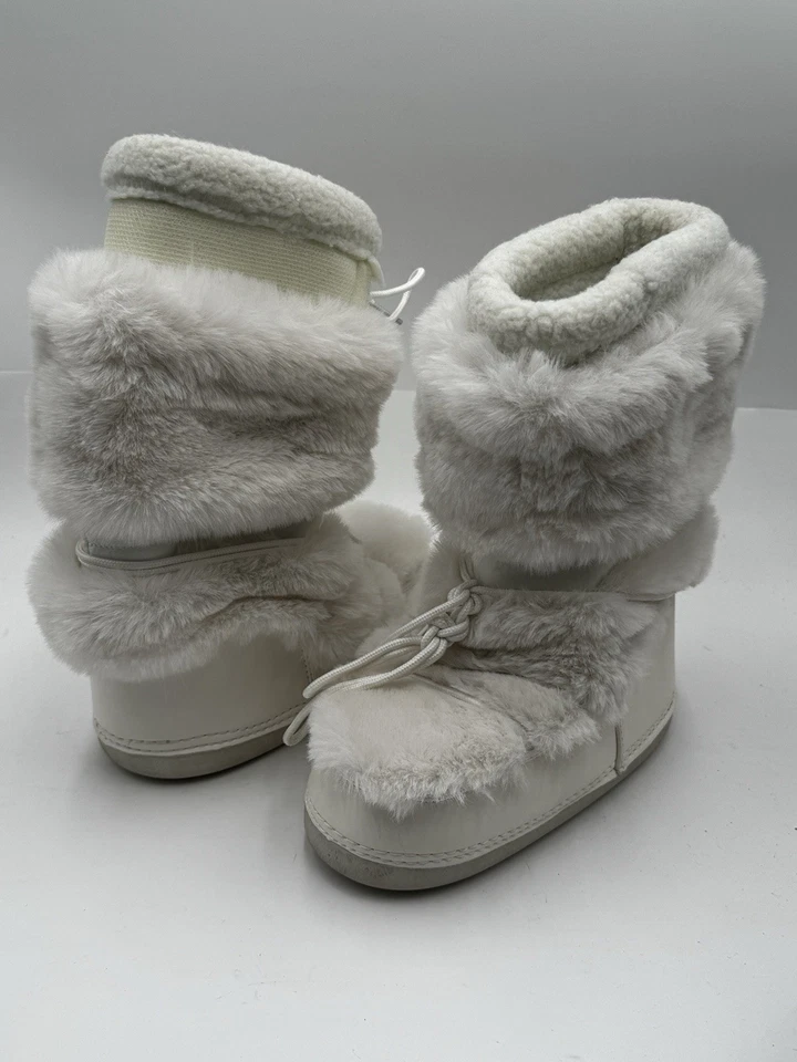 Forever21 Hello Kitty Boots Women's 8 White Fur Sanrio Collab Boots - Image 2 of 4