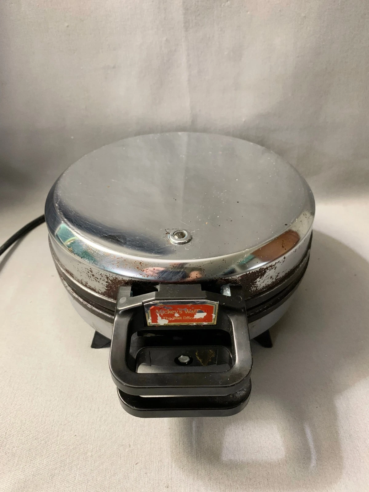 Vtg Vitantonio Mickey's Waffler 1993 Disney Mickey Mouse Waffle Maker Baker 950
Opens in a new windo