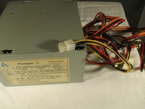 ATX-Netzteil 300W für Computer Desktop-PC aktuelle Bauweise IDE-Anschlüsse GF