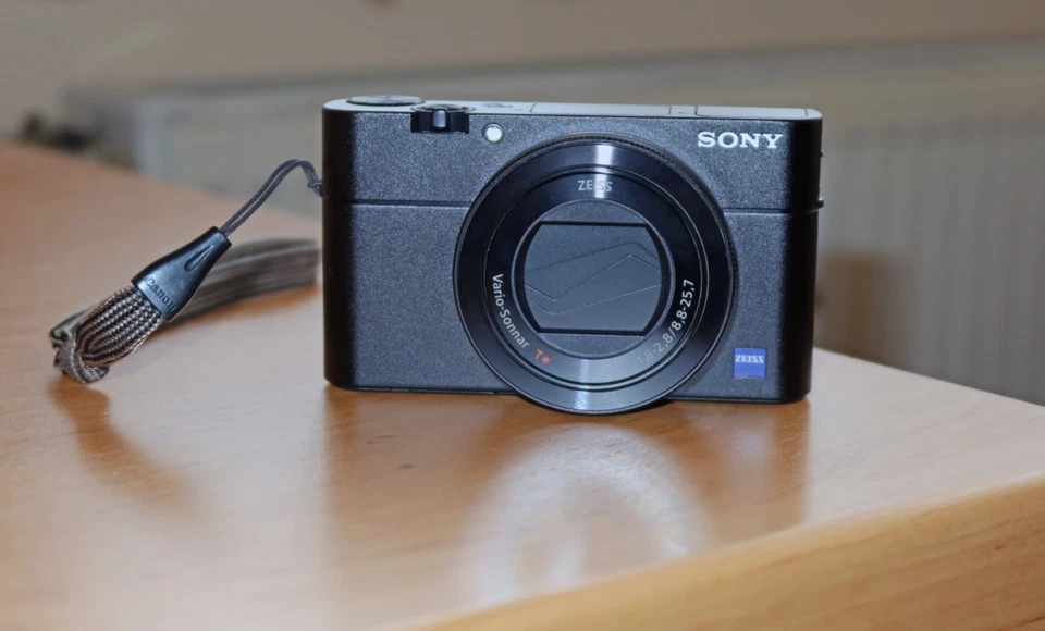 Sony Cyber-Shot RX100 VA 20.1 MP,  Digitalkamera 2.9x optischer Zoom, neuwertig