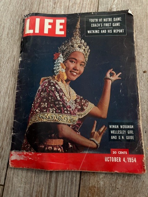 RARE: VINTAGE LIFE MAGAZINE OCTOBER 1954 LEGENDARY WING COMMANDER