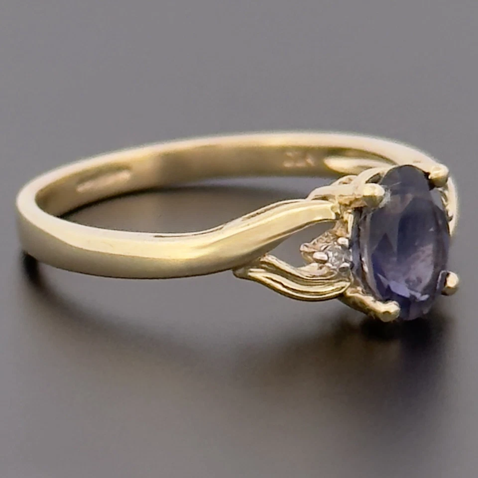 Anillo de tres piedras de oro amarillo de 9 quilates de iolita y diamantes talla N con sello Foto 2 de 4