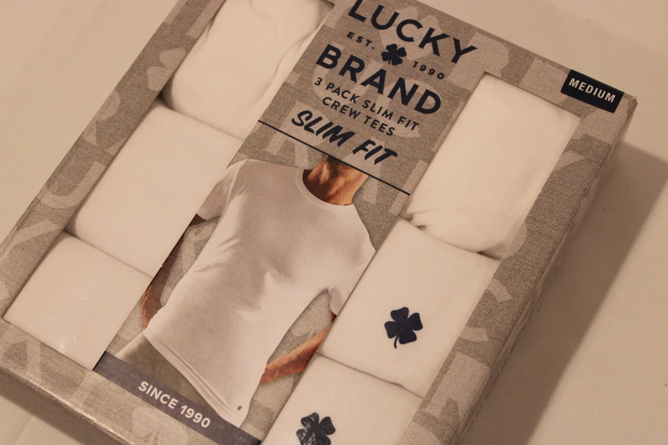 Paquete de 3 camisetas blancas ajustadas cuello redondo talla mediana Lucky Brand para hombre Foto 3 de 4