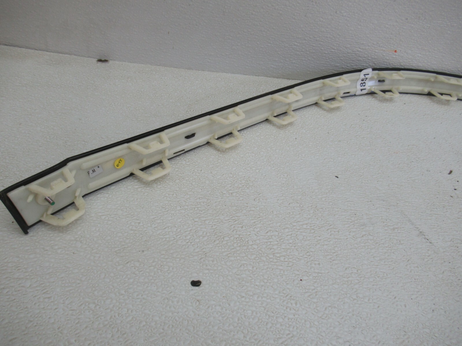 2017 2019 2020 BENTLEY BENTAYGA PASSENGER REAR BUMPER MOULDING TRIM PANEL OEM