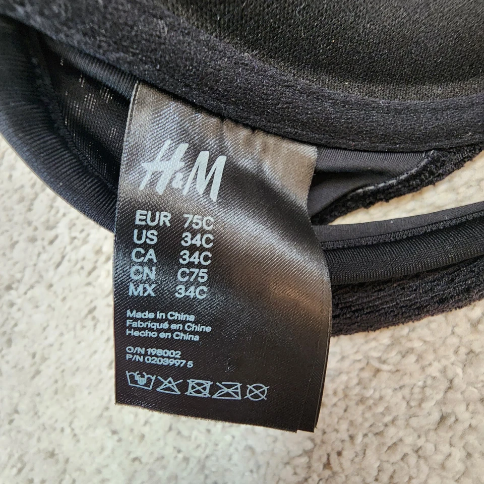 Top de bikini H&M de encaje push-up de elevación media negro talla 34C Foto 3 de 4