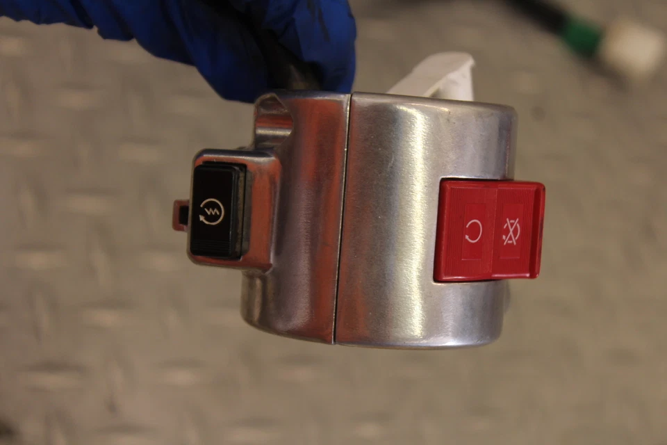 Honda Sabre 1300 VT1300CS 2010 clip derecho en mango interruptor de arranque apagado Foto 2 de 4