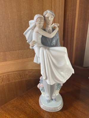 Lladro OVER THE SCHWELLE Figur Hochzeitspaar Braut Bräutigam Rentner
