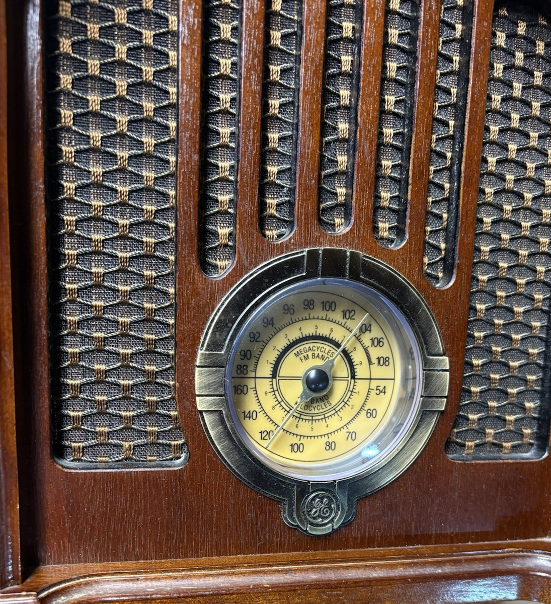 General Electric GE Classic RadioPlayer 7-4135 - Fully Functional