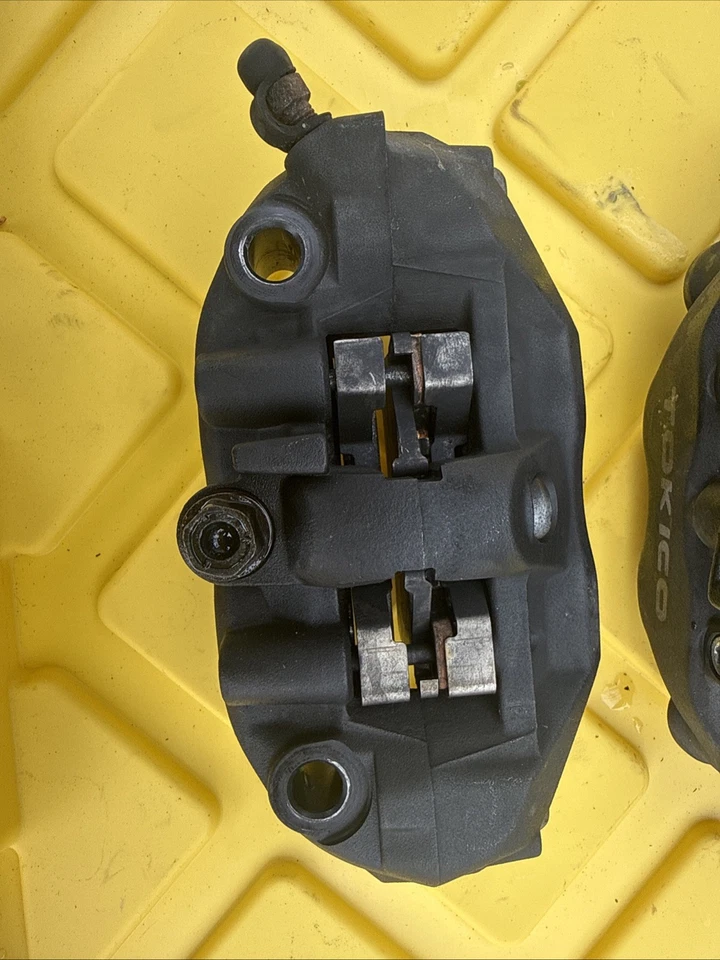 Juego de pinzas de freno delanteras derecha izquierda honda 2004 2005 cbr1000rr 2005 2006 cbr600rr Foto 3 de 4