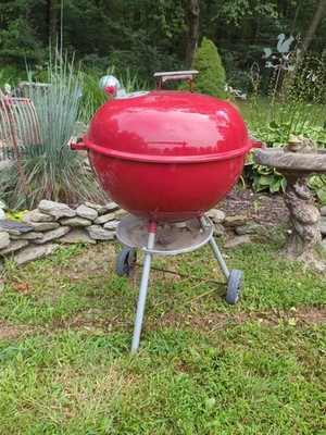 Vintage 1981 Enamel Red Weber Kettle Charcoal Grill BBQ 22''