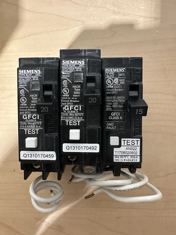 Lot 3 Siemens BF115A (2) , BF120A (1) BOLT ON GFCI CIRCUIT BREAKER 1pole - Image 2 of 2