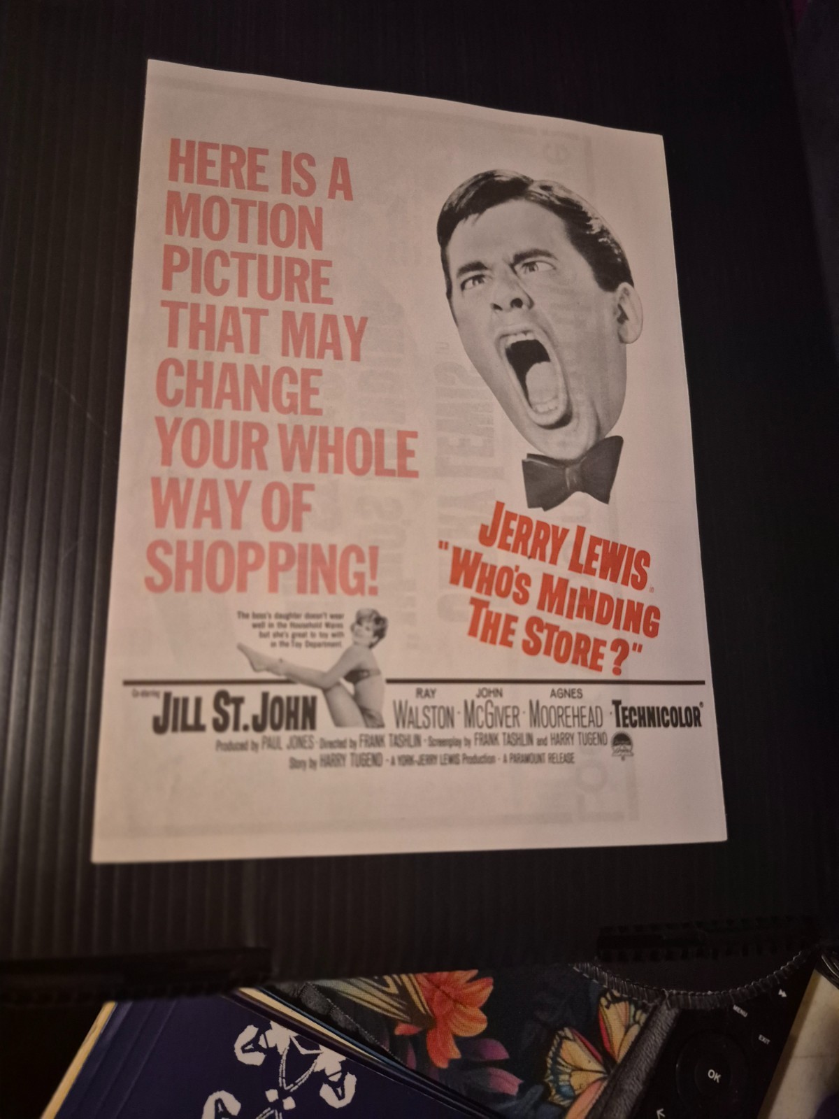 jerry lewis-WHO'S MINDING MOVIE the STORE ? 2pg booklet movie HERALD        ekim