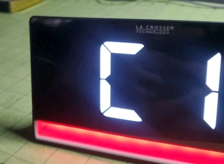  La Crosse Technology W72869 Reloj Despertador Digital Adaptador USB Cambio de Color  Foto 3 de 4