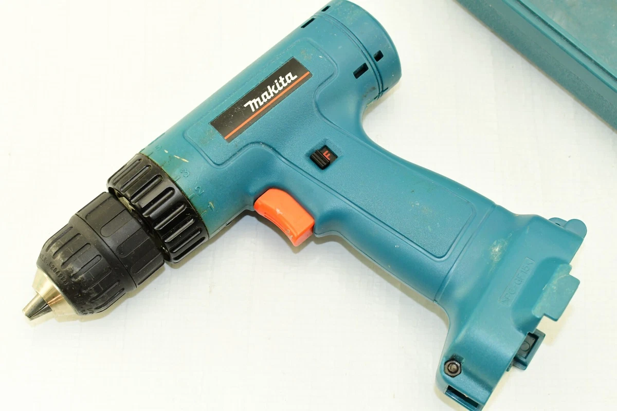 Makita 6222D Cordless Drill Driver w CASE 9.6V Ni Cd TESTED WORKING