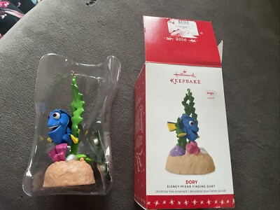 HALLMARK  DORY DISNEY PIXAR FINDING DORY DISNEY ORNAMENT CHRISTMAS MAGIC SOUND