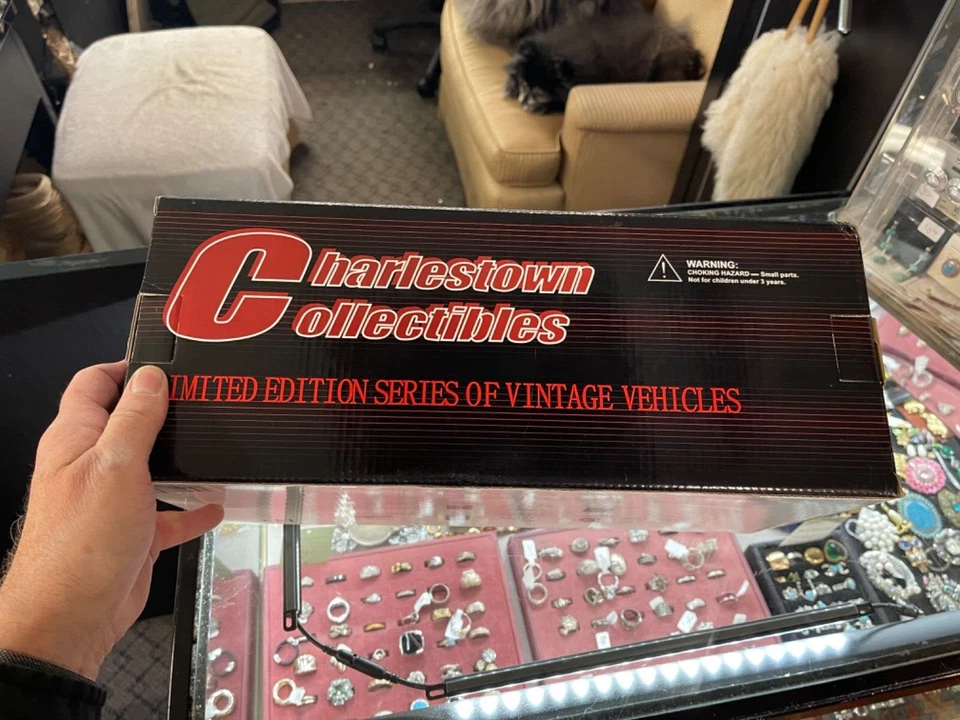 1:18 sacle 1937 Cord 812 Supercharged Charlestown Collectibles MIB - Image 3 of 3