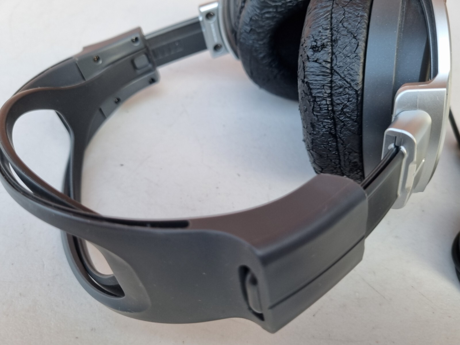 Sony MDRXD200 Stereo Headphones. Sony Stereo Headphones MDRXD200