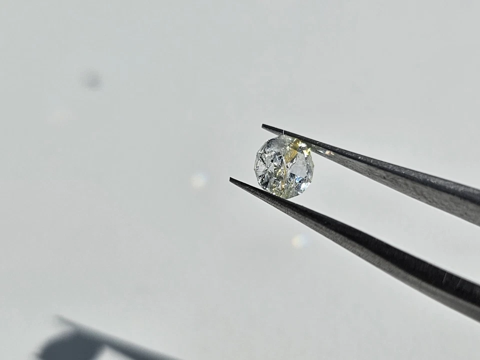 Montana Sapphire Clear With Yellow Inclusion 0.50 ct - 4.5 mm, Round Cut - Image 2 of 4
